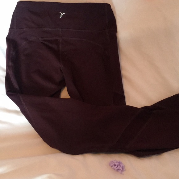 Wine colored old navy leggings - Picture 5 of 5
